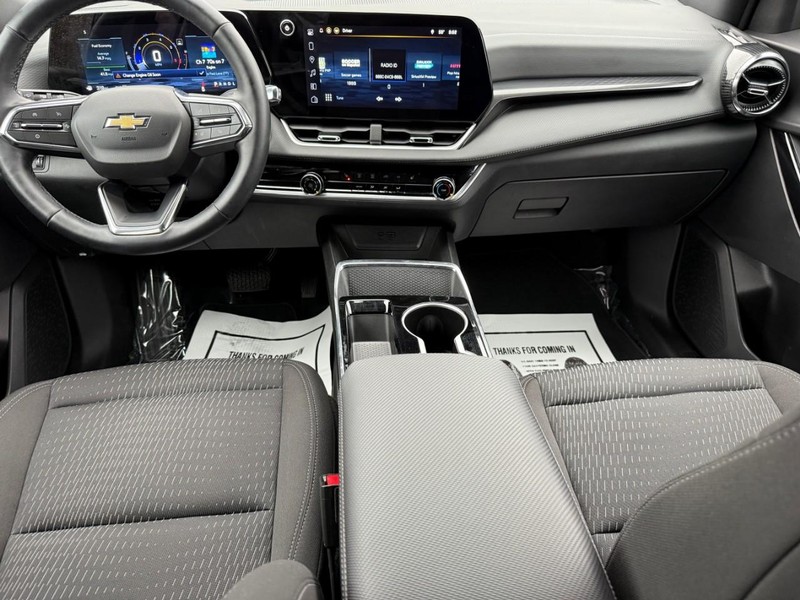 Chevrolet Equinox Vehicle Full-screen Gallery Image 12