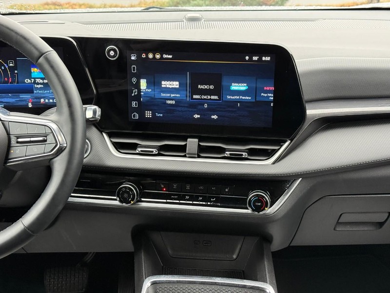 Chevrolet Equinox Vehicle Full-screen Gallery Image 14