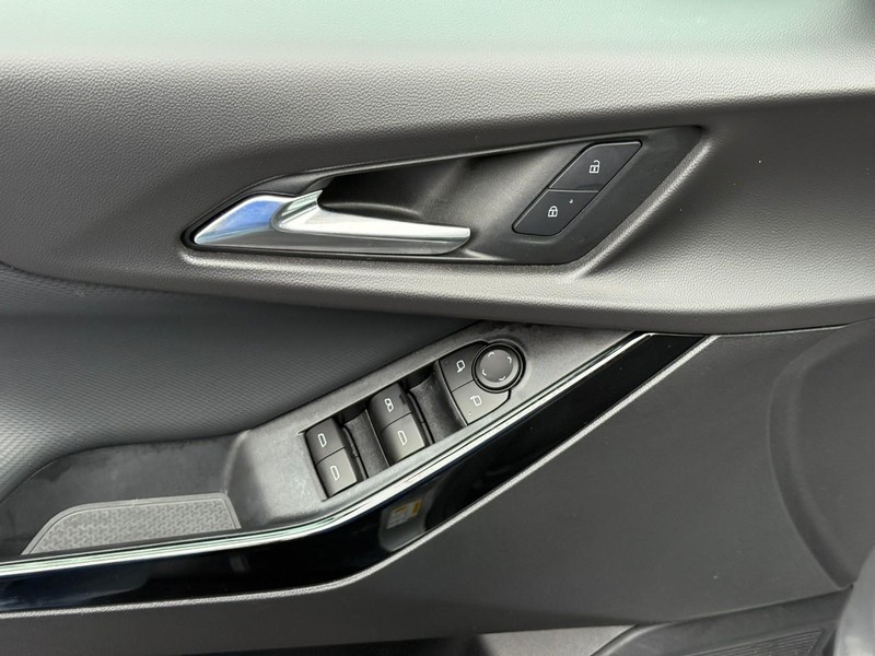 Chevrolet Equinox Vehicle Full-screen Gallery Image 16