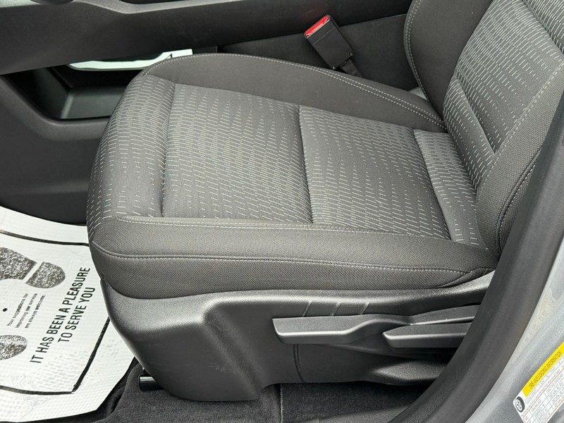 Chevrolet Equinox Vehicle Full-screen Gallery Image 17