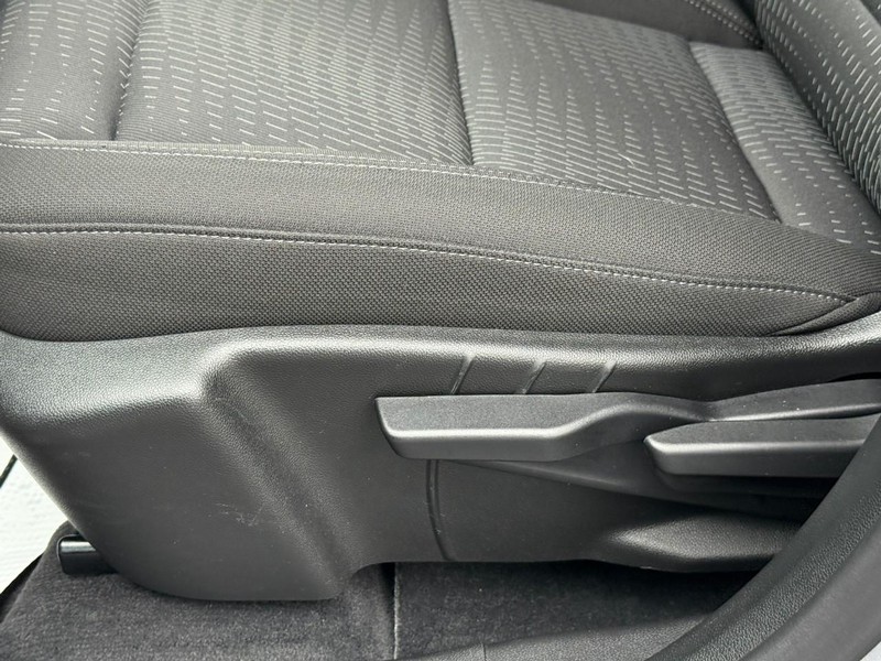 Chevrolet Equinox Vehicle Full-screen Gallery Image 18