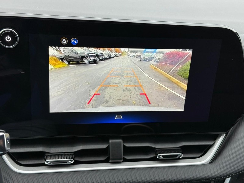 Chevrolet Equinox Vehicle Full-screen Gallery Image 23