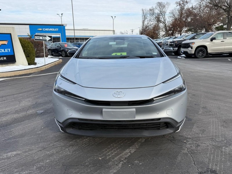 Toyota Prius Vehicle Full-screen Gallery Image 9