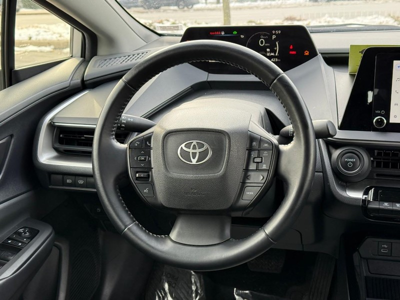 Toyota Prius Vehicle Full-screen Gallery Image 12