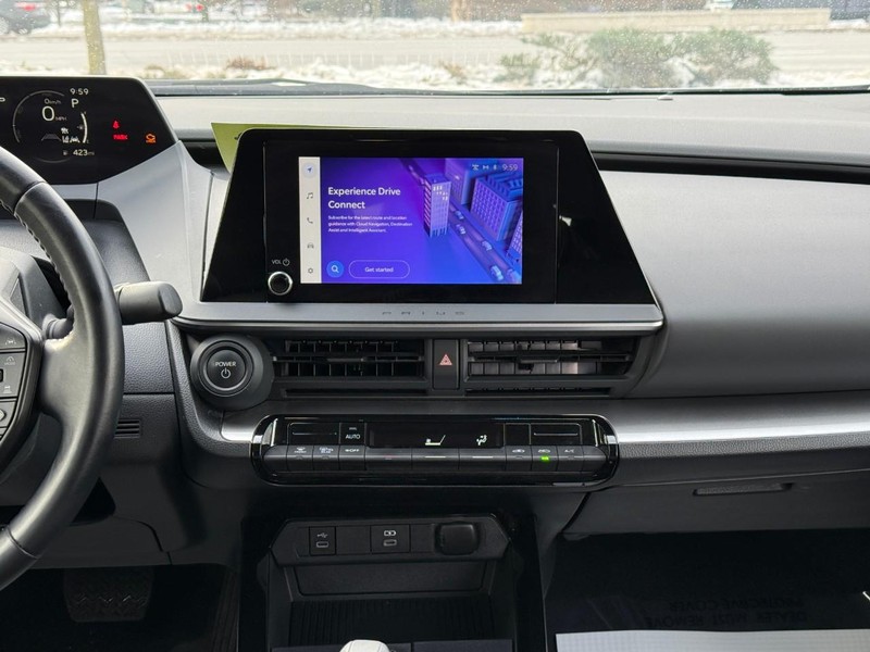 Toyota Prius Vehicle Full-screen Gallery Image 13