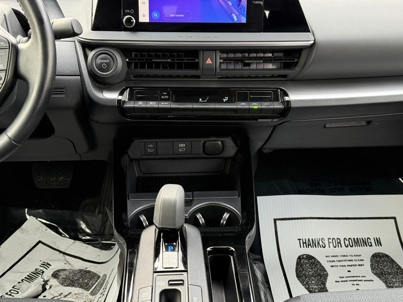 Toyota Prius Vehicle Full-screen Gallery Image 14
