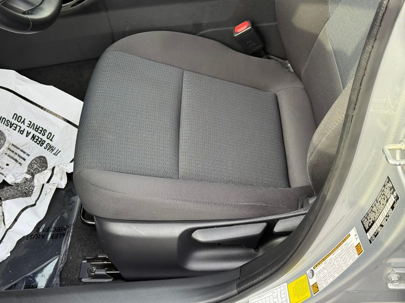 Toyota Prius Vehicle Full-screen Gallery Image 16