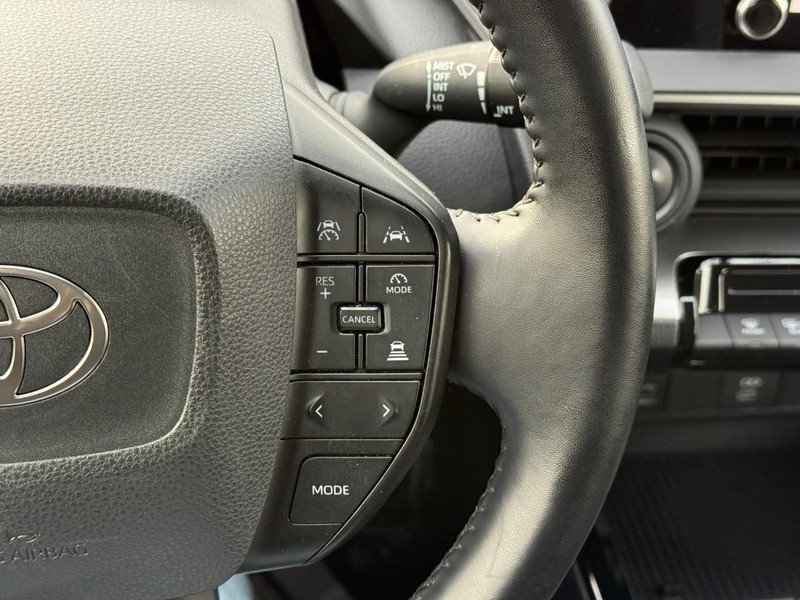 Toyota Prius Vehicle Full-screen Gallery Image 18