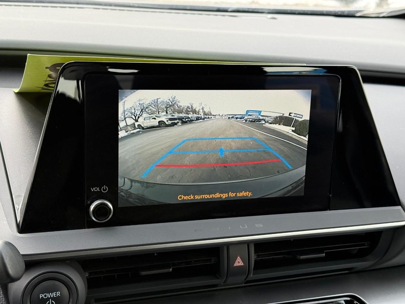 Toyota Prius Vehicle Full-screen Gallery Image 21