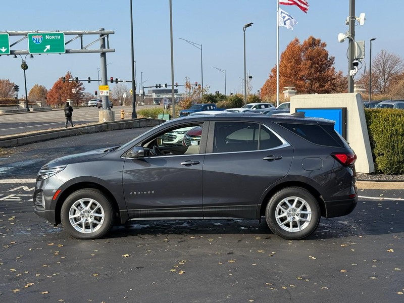 Chevrolet Equinox Vehicle Full-screen Gallery Image 02