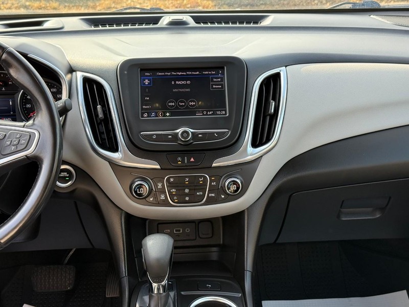 Chevrolet Equinox Vehicle Full-screen Gallery Image 13