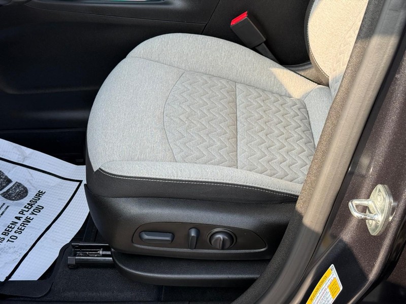 Chevrolet Equinox Vehicle Full-screen Gallery Image 16