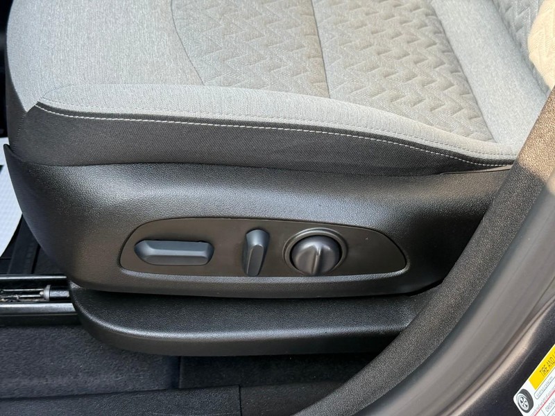 Chevrolet Equinox Vehicle Full-screen Gallery Image 17