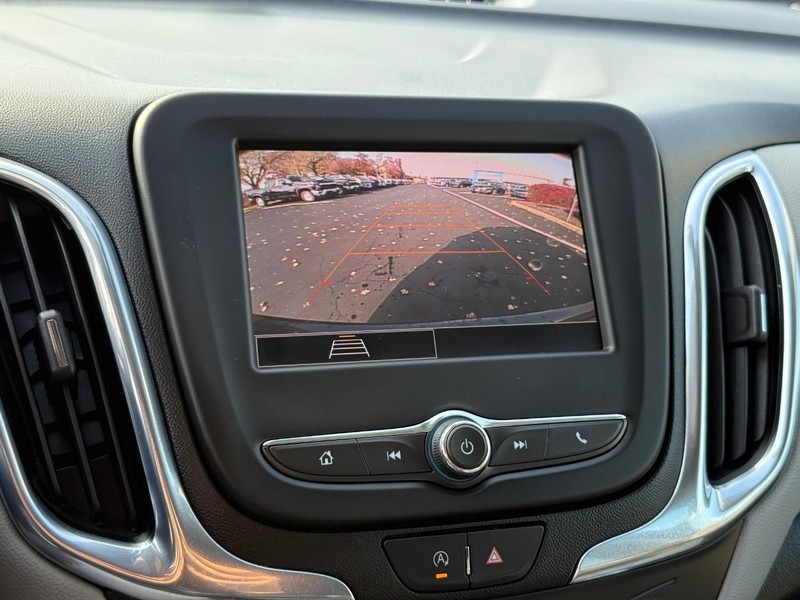Chevrolet Equinox Vehicle Full-screen Gallery Image 23