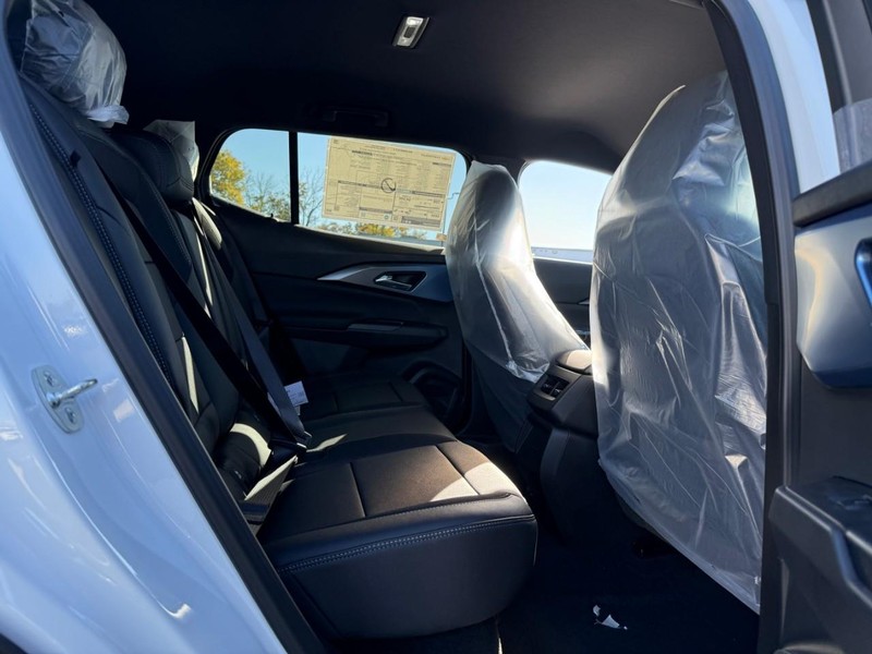 Chevrolet Equinox EV Vehicle Full-screen Gallery Image 4