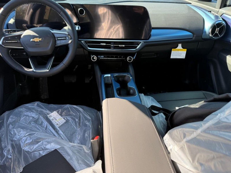 Chevrolet Equinox EV Vehicle Full-screen Gallery Image 5