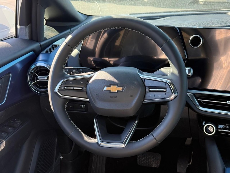 Chevrolet Equinox EV Vehicle Full-screen Gallery Image 6