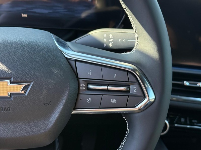 Chevrolet Equinox EV Vehicle Full-screen Gallery Image 11