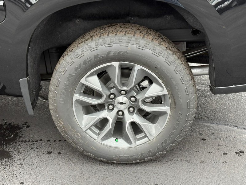 Chevrolet Silverado 1500 Vehicle Full-screen Gallery Image 4