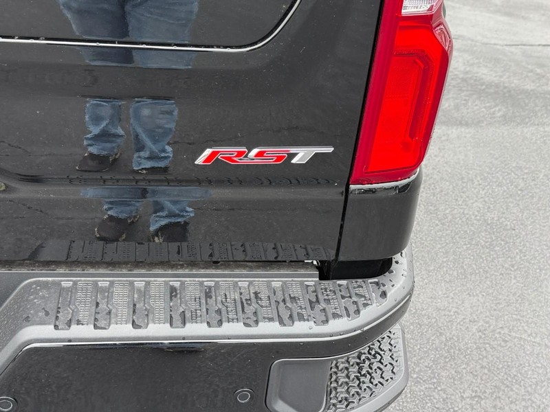 Chevrolet Silverado 1500 Vehicle Full-screen Gallery Image 5