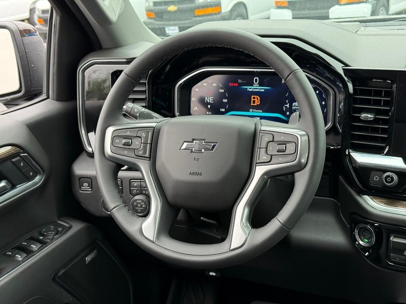 Chevrolet Silverado 1500 Vehicle Full-screen Gallery Image 8