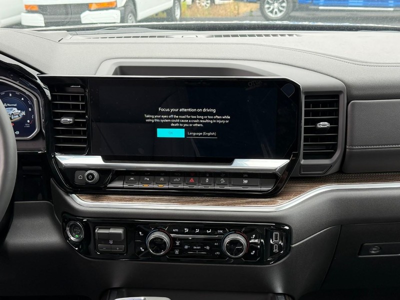 Chevrolet Silverado 1500 Vehicle Full-screen Gallery Image 9