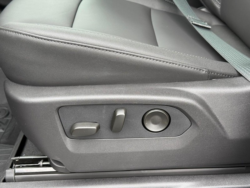 Chevrolet Silverado 1500 Vehicle Full-screen Gallery Image 13