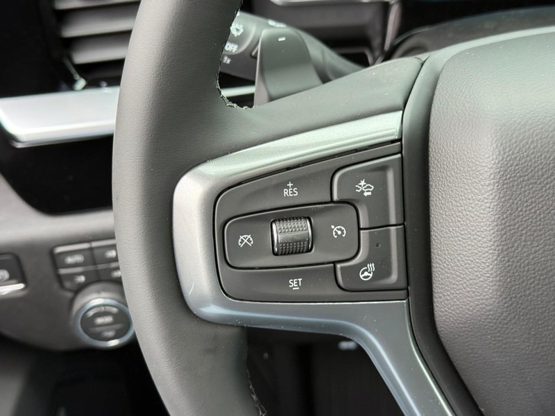 Chevrolet Silverado 1500 Vehicle Full-screen Gallery Image 14