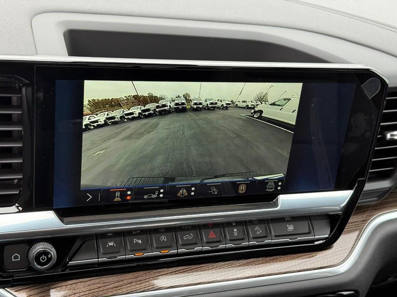 Chevrolet Silverado 1500 Vehicle Full-screen Gallery Image 18