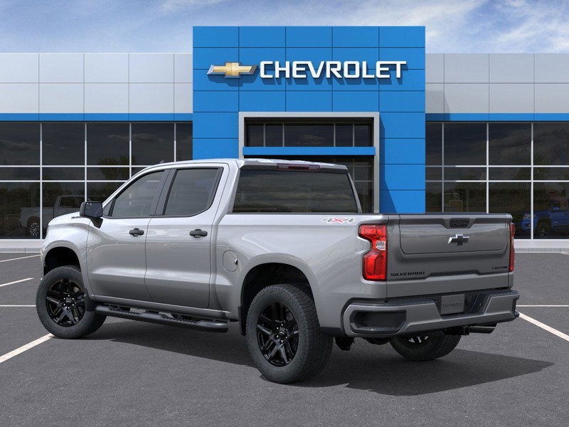 Chevrolet Silverado 1500 Vehicle Full-screen Gallery Image 3