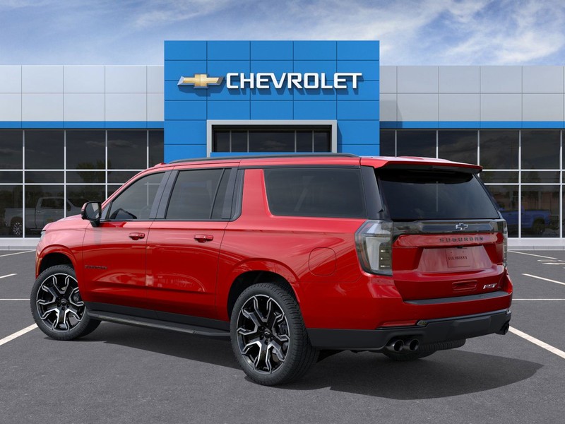 Chevrolet Suburban Vehicle Full-screen Gallery Image 3