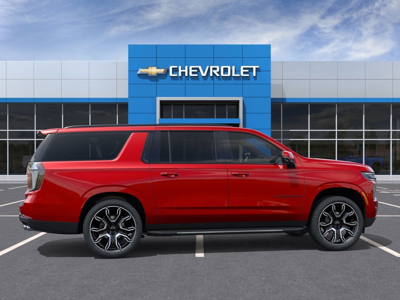 Chevrolet Suburban Vehicle Full-screen Gallery Image 5