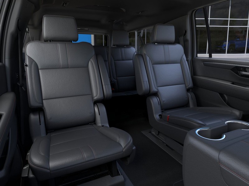 Chevrolet Suburban Vehicle Full-screen Gallery Image 17