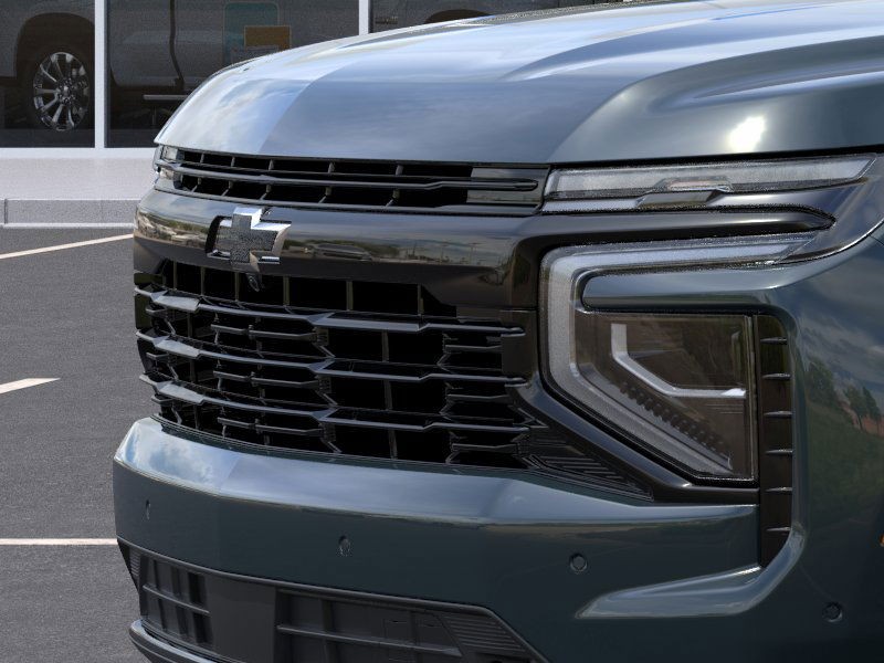 Chevrolet Suburban Vehicle Full-screen Gallery Image 13