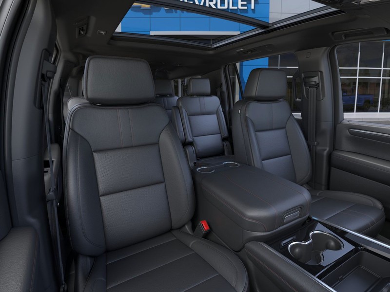 Chevrolet Suburban Vehicle Full-screen Gallery Image 16