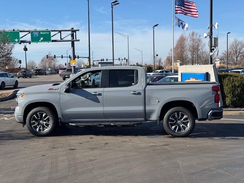 Chevrolet Silverado 1500 Vehicle Full-screen Gallery Image 2