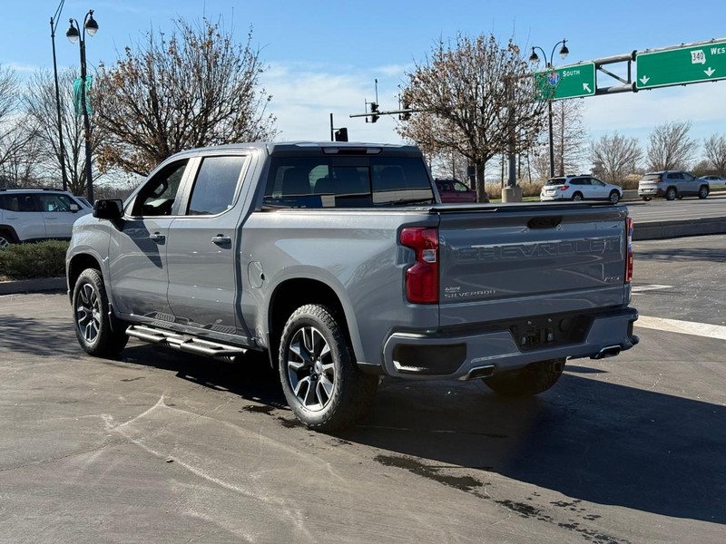 Chevrolet Silverado 1500 Vehicle Full-screen Gallery Image 3