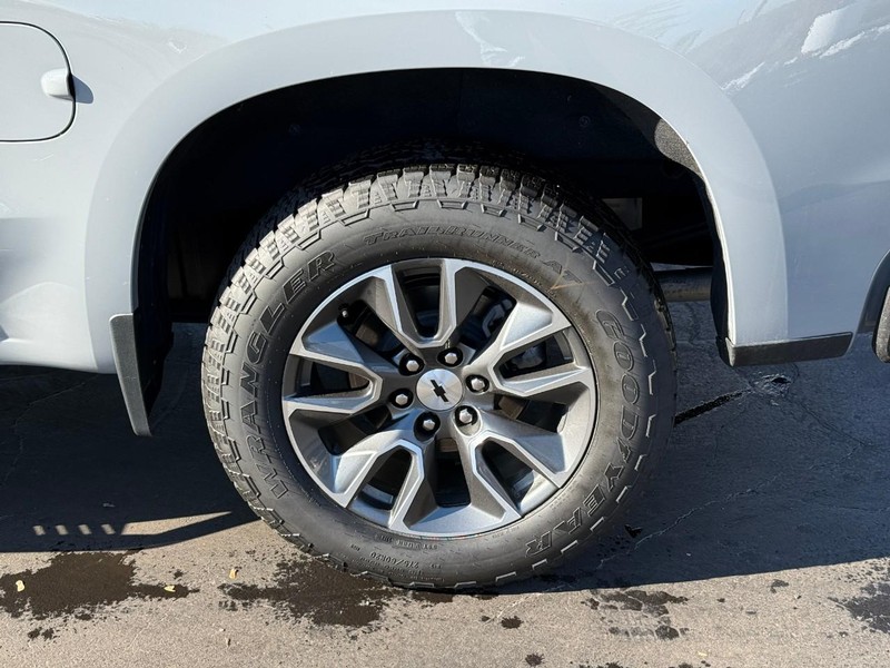 Chevrolet Silverado 1500 Vehicle Full-screen Gallery Image 4