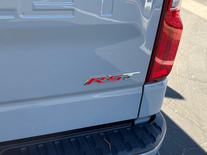 Chevrolet Silverado 1500 Vehicle Full-screen Gallery Image 5