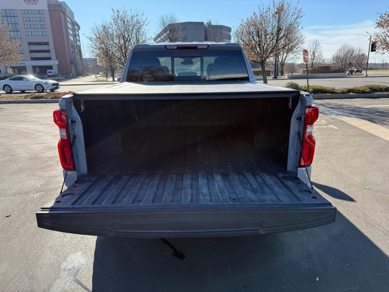 Chevrolet Silverado 1500 Vehicle Full-screen Gallery Image 6