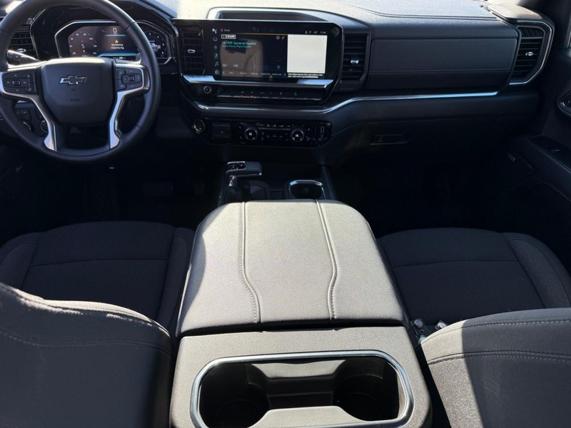 Chevrolet Silverado 1500 Vehicle Full-screen Gallery Image 12