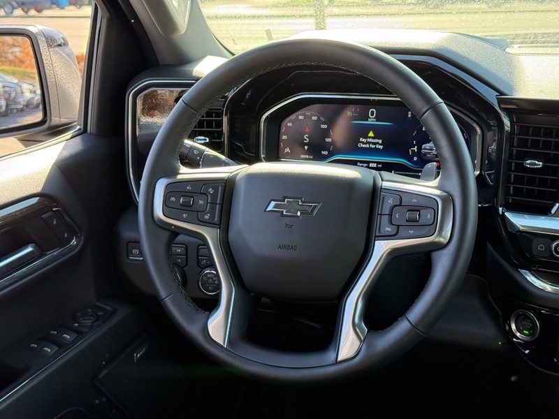 Chevrolet Silverado 1500 Vehicle Full-screen Gallery Image 13