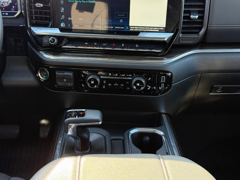 Chevrolet Silverado 1500 Vehicle Full-screen Gallery Image 15