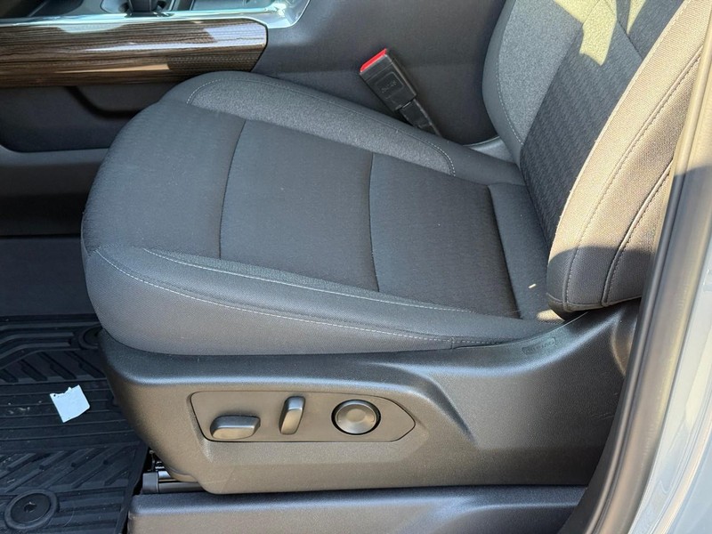 Chevrolet Silverado 1500 Vehicle Full-screen Gallery Image 17