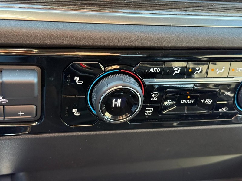 Chevrolet Silverado 1500 Vehicle Full-screen Gallery Image 22