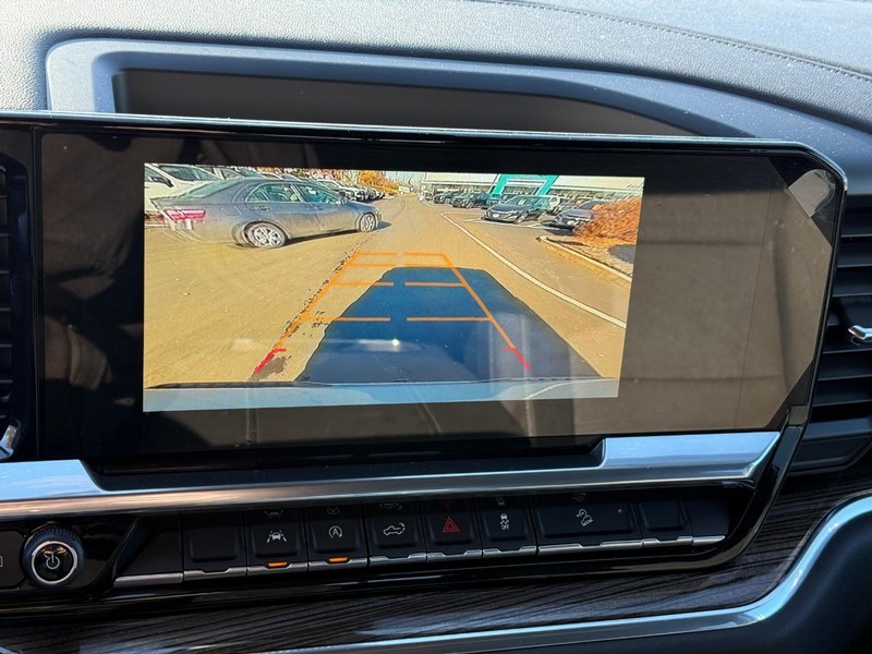 Chevrolet Silverado 1500 Vehicle Full-screen Gallery Image 24