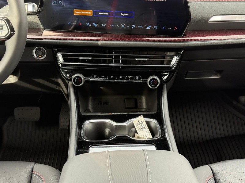 Chevrolet Traverse Vehicle Full-screen Gallery Image 11