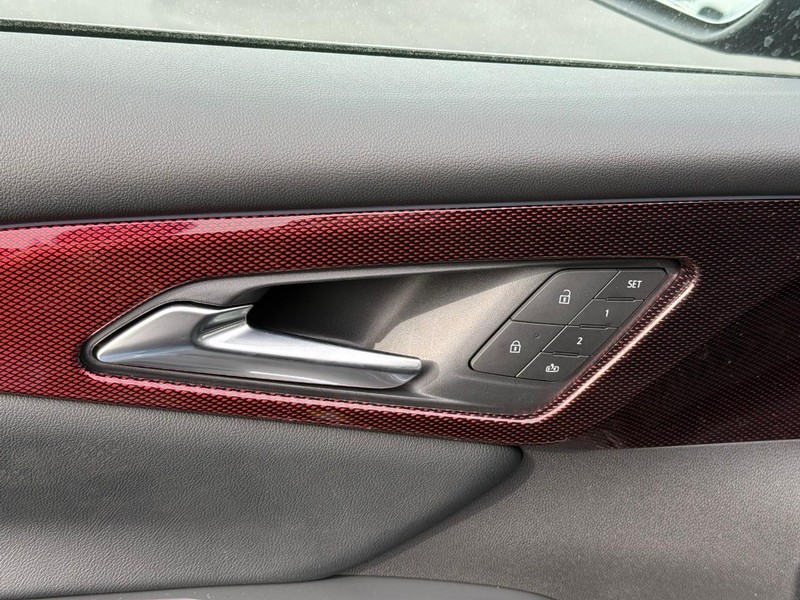 Chevrolet Traverse Vehicle Full-screen Gallery Image 13