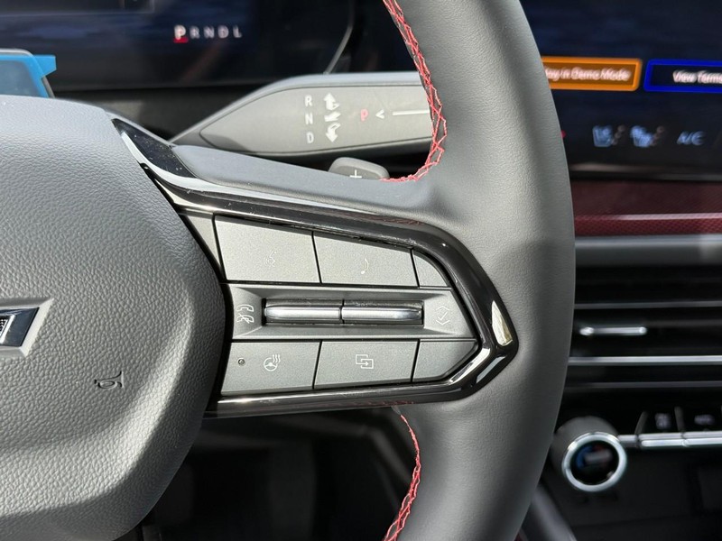 Chevrolet Traverse Vehicle Full-screen Gallery Image 17