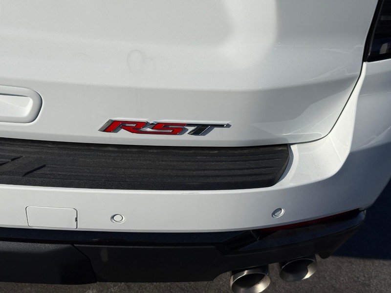 Chevrolet Suburban Vehicle Full-screen Gallery Image 5